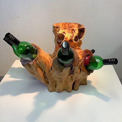 Winebottlestand02 400x585